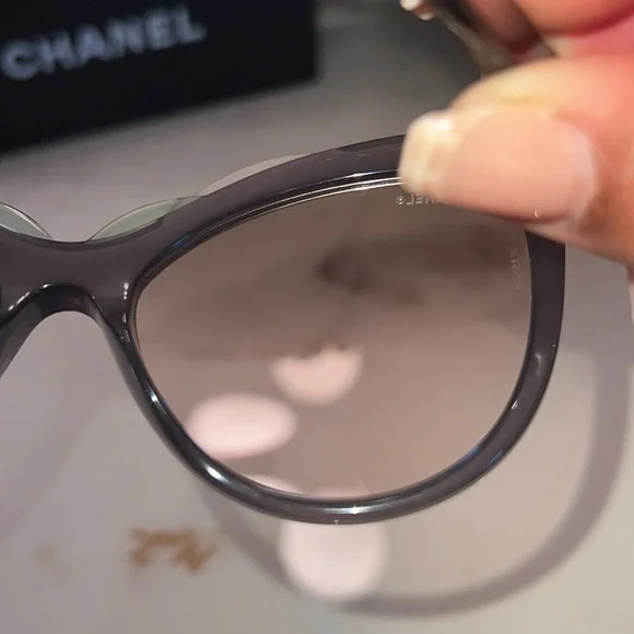 EUC CHANEL Cat Eye Olive Sunglasses 71186A EUC CHANEL Cat Eye Olive Sunglasses 71186A is available for  main image 3